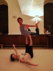 initiation aux joies et richesses de l'acroyoga